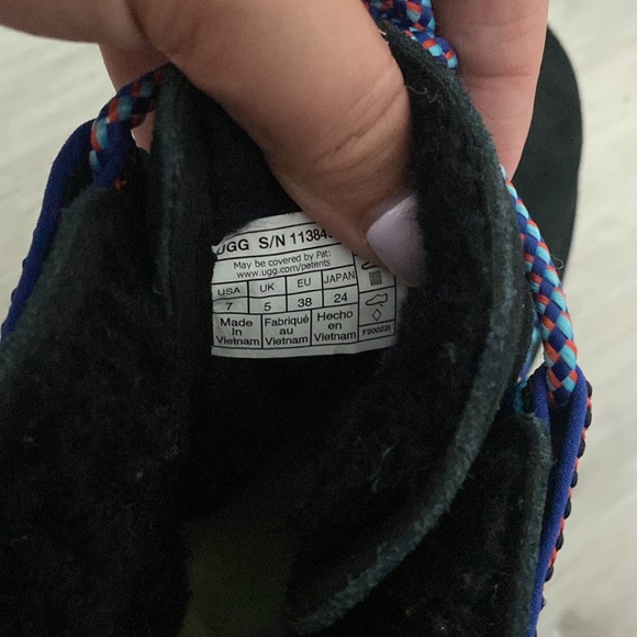 NWOT- UGG- Classic Mini II Braid Platform-Black with blue/red embroidery-Size 7 - Picture 10 of 13